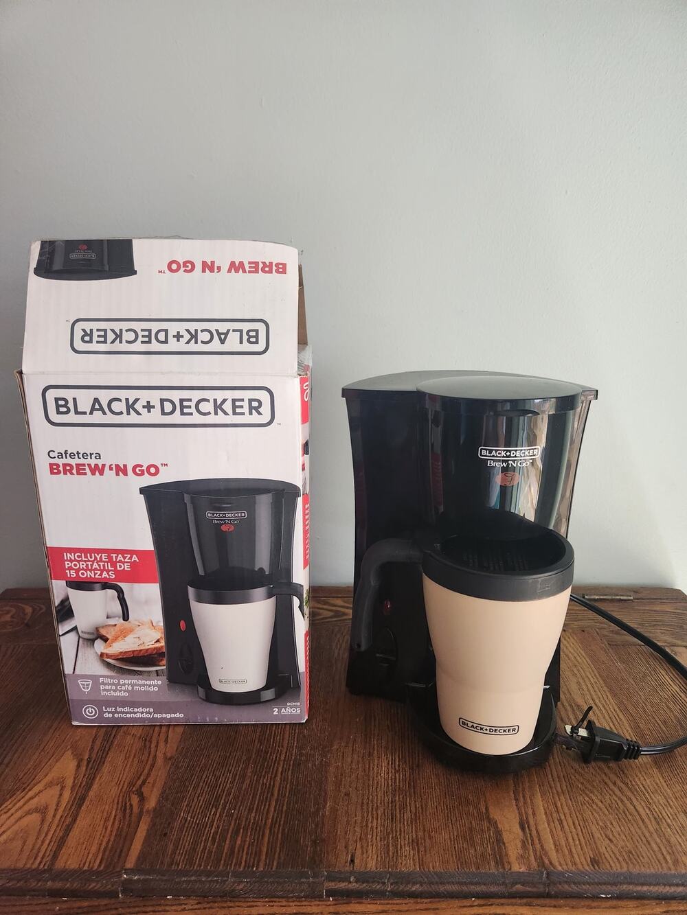Black & Decker Brew'n Go Personal Coffeemaker w box and Travel Mug
